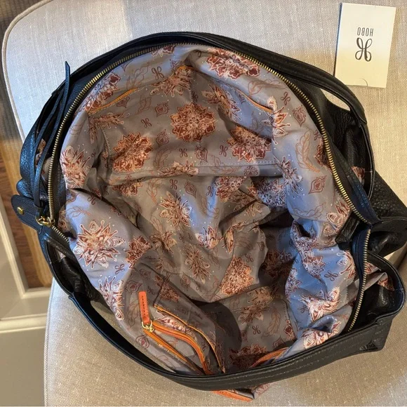 HOBO Classic Black Leather Bag - Picture 11 of 14